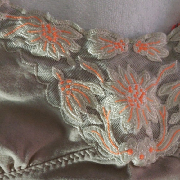 Tank top . - Picture 2 of 5